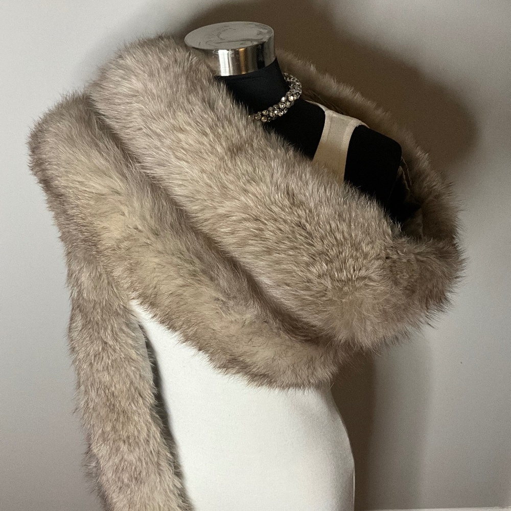 **STUNNING Real Fox Fur Wrap**